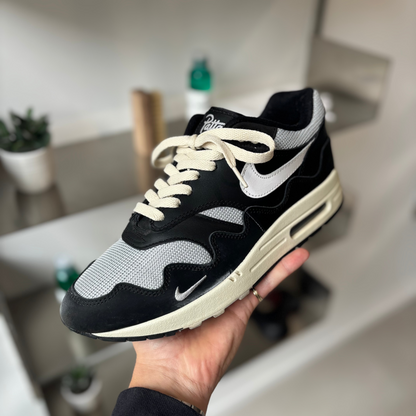 Universal sneaker laces